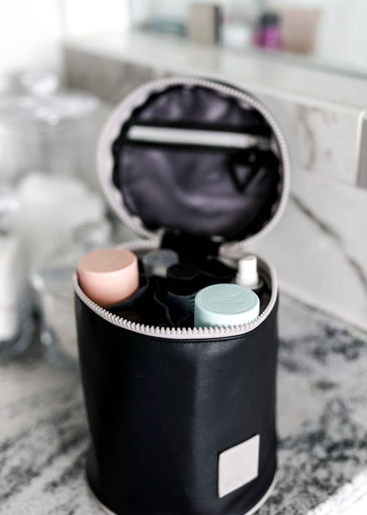 Barrel Organizer Toiletry Bag - Take It Easy (Black)